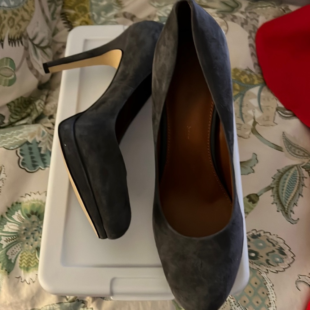 Banana republic shoes heels 10 suede